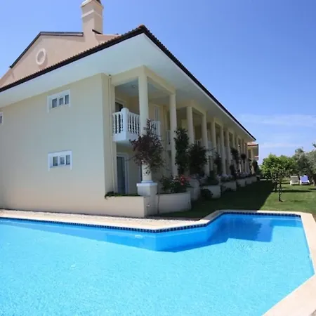Lovely 3 Bed Villa On The Beach With Spectacular Sea Views. Close To Town Lejlighed *